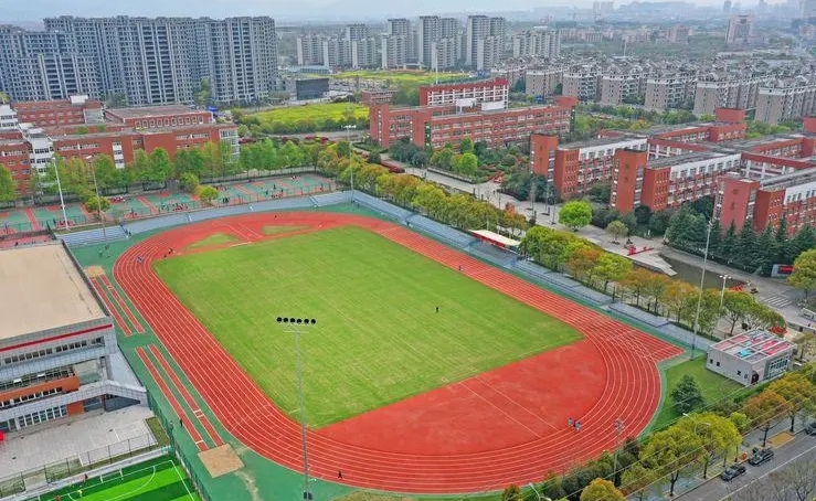 艾青中學(xué)怎么樣、好不好