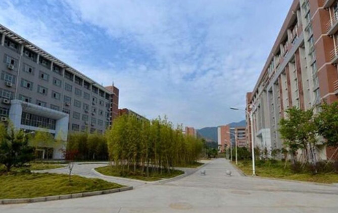 羅城仫佬族自治縣中等專業(yè)學(xué)校怎么樣、好不好
