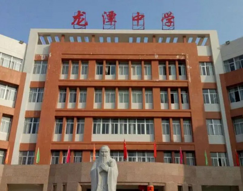 北京市龍?zhí)吨袑W(xué)地址，乘車(chē)路線