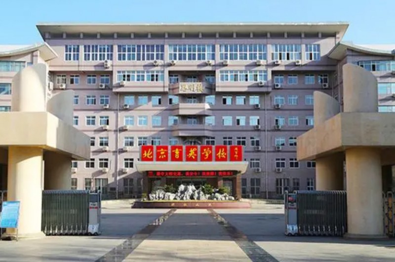 北京市育英學(xué)校地址，乘車路線