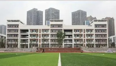 重慶市大學(xué)城第一中學(xué)校地址，乘車路線