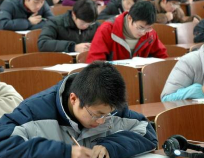 考生怎樣查詢高考投檔錄取狀態(tài)？高考錄取的注意事項(xiàng)