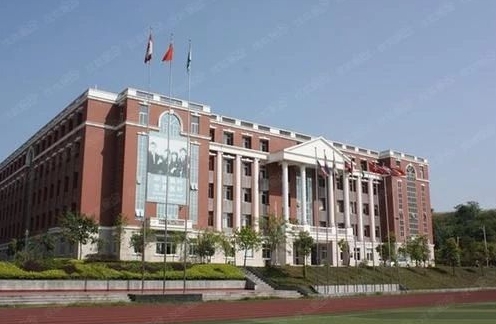 重慶巴渝學(xué)校地址，乘車路線