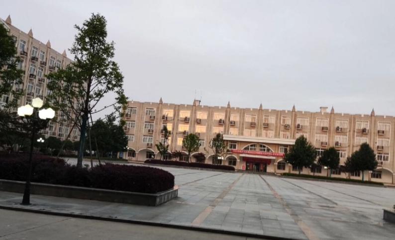 湖北2024年鐵路學(xué)校中專升大專考什么