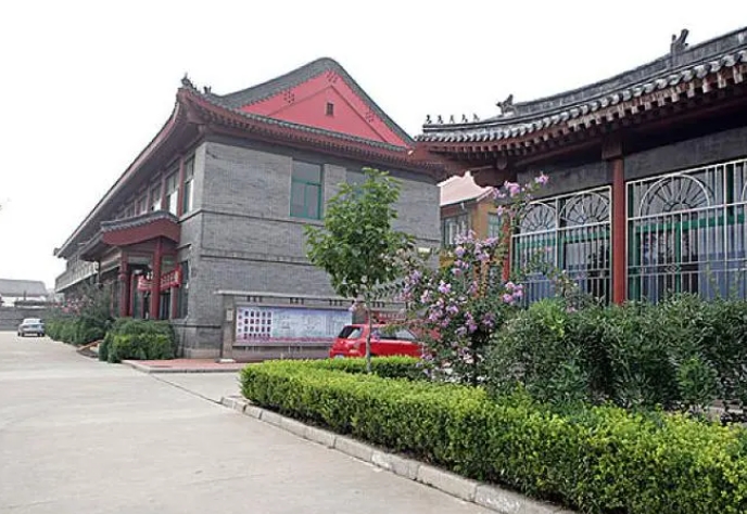 山海關(guān)第一中學(xué)地址，乘車(chē)路線
