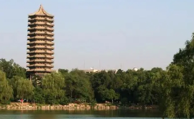 數(shù)學與應用數(shù)學專業(yè)院校排名（2025年參考）