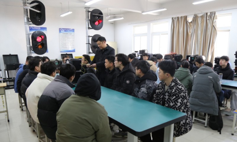 河南2024年鐵路學校中專升大?？际裁? width=