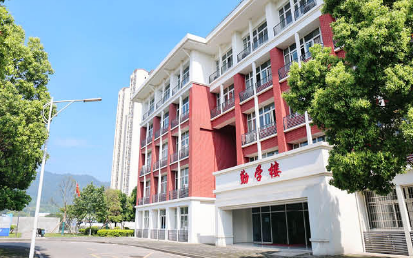 重慶2025年鐵路學(xué)校報名時間
