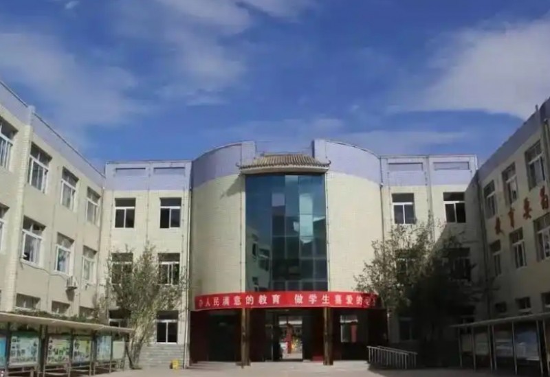 2025高碑店市第三中學(xué)多少錢(qián)(學(xué)費(fèi)明細(xì))