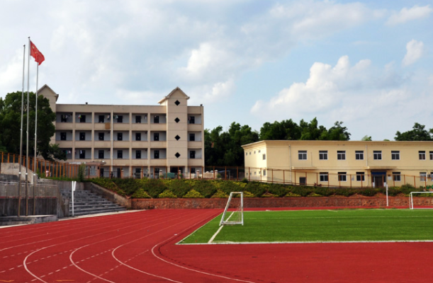 深情系教育 關愛滿畫園——鄭州藝術幼兒師范學校領導班子赴太行山看望外出寫生師生