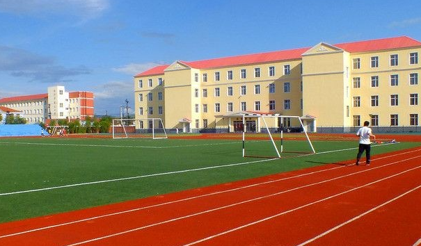 仙桃理工中等專業(yè)學校勇奪仙桃市第十屆運動會青少年類籃球比賽（高中男子組）亞軍