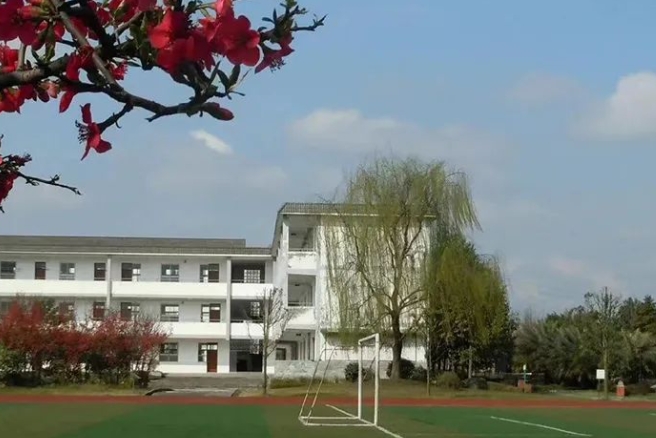 郫都三中地址，乘車路線