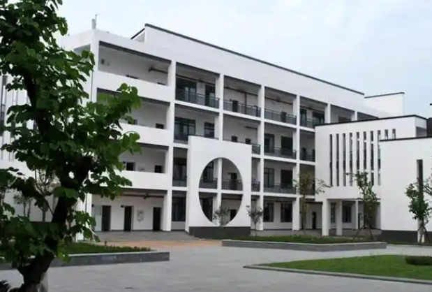 彭州市天彭中學(xué)地址，乘車路線